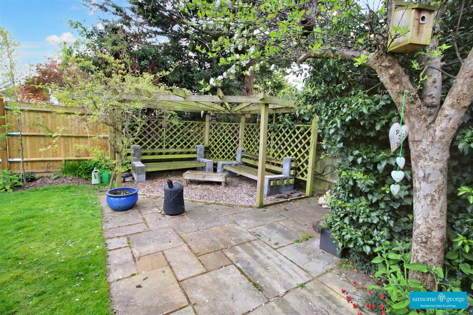 Woodland Drive, Tilehurst, Reading